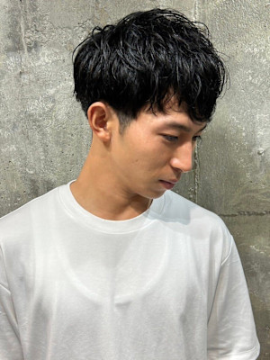 ツーブロックマッシュ　メンズショート　くせ毛を味方に