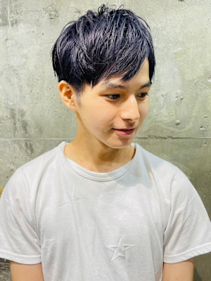 ブリーチ　ネイビー　ツーブロックマッシュ　おしゃれ