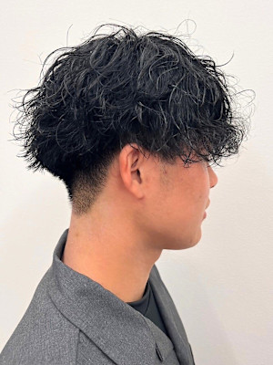 刈り上げ　マッシュ　無造作スパイラル