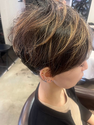 【ショートカット】丸みショート×ハイライト40代50代