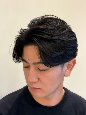 センターパートマッシュ