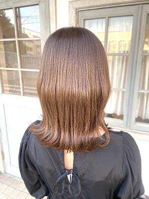 ナチュラルな外ハネミディアム