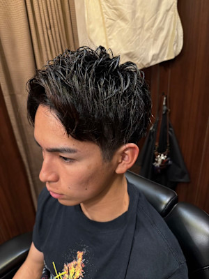 刈り上げアップバングショート