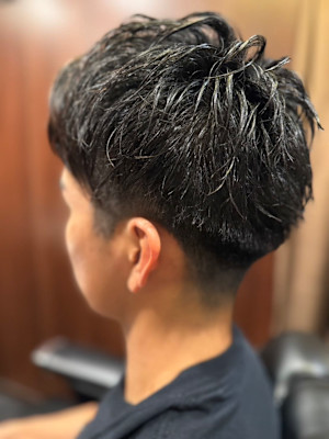 刈り上げアップバングショート