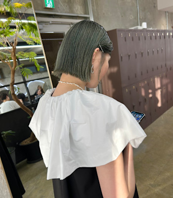 くすみグリーンカラー