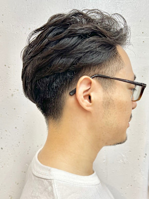 ３０代４０代大人メンズツーブロックかき上げパーマヘア