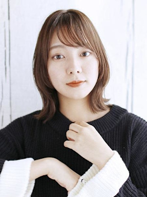 くびれカールのハッシュカットスタイル