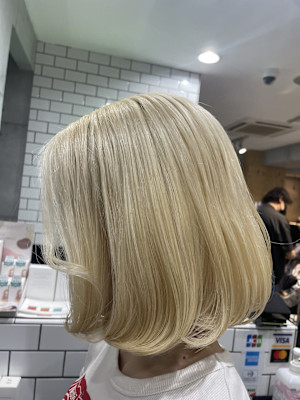 ショートボブハイトーン