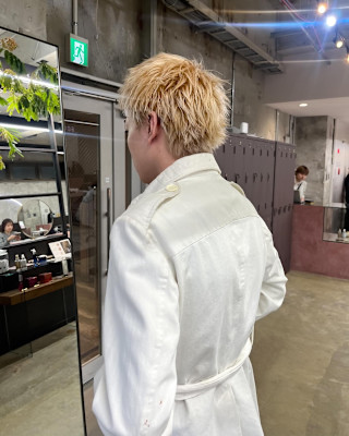 ブロンド×スパイキーショート