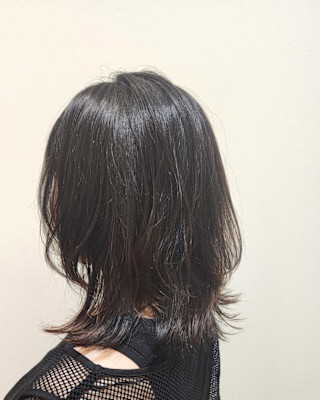 ミディアムくびれレイヤーカット　