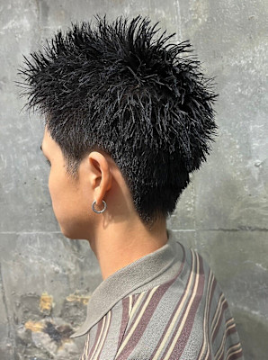 スパイキーショート　束感　アップバング