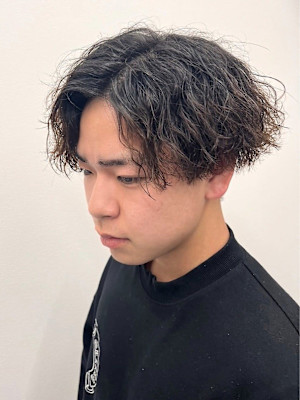 刈り上げ　センターパート　ツイスト/スパイラル