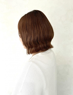 オレンジベージュ・くびれミディアム・ボブウルフ