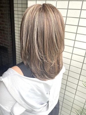 ハイライトカラー/ミディアムレイヤースタイル