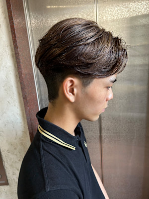 センターパートスタイル