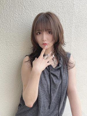 グレージュアッシュフェイスレイヤーロングウルフ