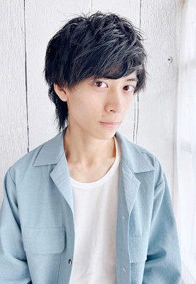 20代30代40代　韓国風黒髪メンズウルフ