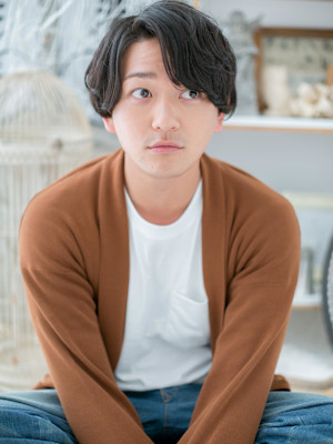 七三サイドグラデーション◎無造作パーマ　アッシュブラック