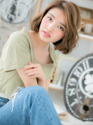 抜け感…外国人風ハイライトカラー小顔ボブ　ボブパーマ