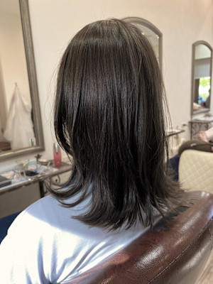 ミディアムレイヤー/くびれ/外ハネ