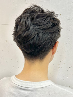 ３０代４０代大人メンズツーブロックかき上げパーマヘア