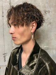 外国人風ツイストスパイラルマッシュパーマ　ツーブロック