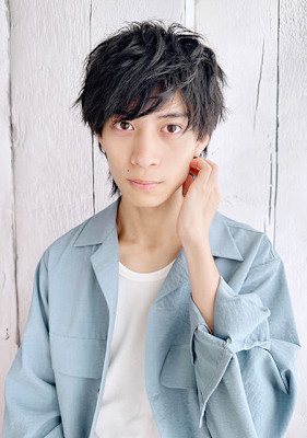 20代30代40代　韓国風黒髪メンズウルフ