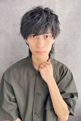 20代30代40代　韓国風黒髪メンズウルフ