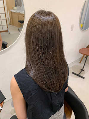 オリーブベージュカラー