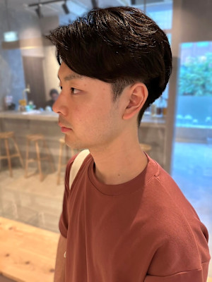 ツーブロック　ビジネスヘア　メンズカット　20代30代　黒髪