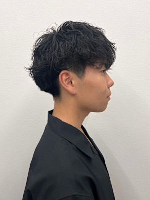 緩め波巻きパーマ 刈り上げ マッシュ