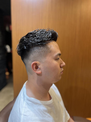 銀座理容室　フェードカット　スキンフェード