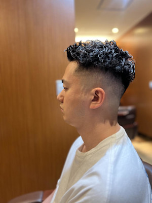 銀座理容室　フェードカット　スキンフェード