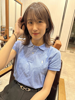 くびれミディレイヤー×艶髪ブラウン