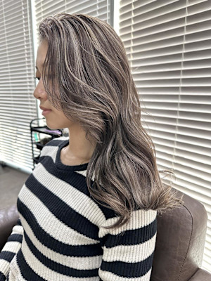 外国人風バレイヤージュ　ハイライトカラー　アッシュベージュ