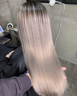 外国人風バレイヤージュ　ハイライトカラー　アッシュベージュ