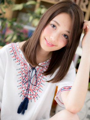 アシンメトリー艶カラー大人かわいい前下がり　アースカラー