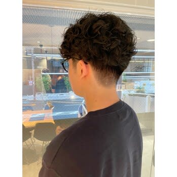 リッジの効いたパーマで存在感あるスタイルに♪