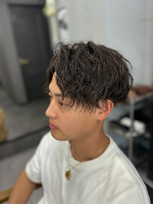 WAVY 桜木町店×センターパートパーマ