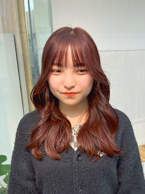 レッドブラウン似合わせカットイメチェン大人くびれミディ渋谷