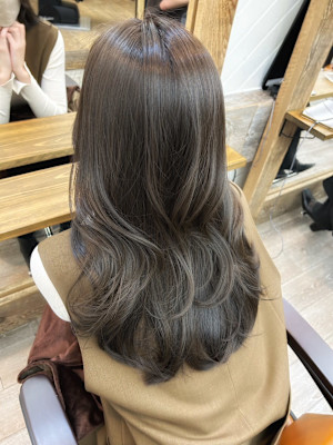 レイヤーロンググレーベージュアッシュオリーブ前髪パーマ渋谷