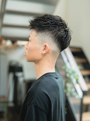 格闘家風フェードカットスタイル