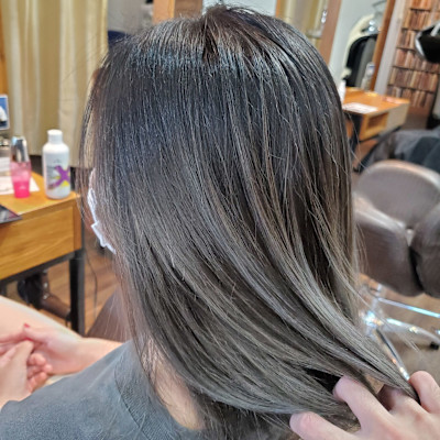 カット＋グラデーションカラーブリーチカラー