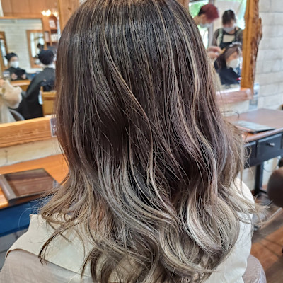 カット＋グラデーションカラーブリーチカラー