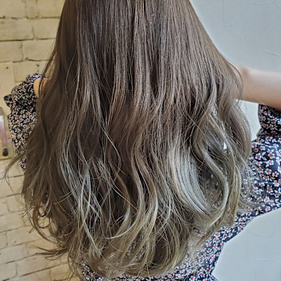 カット＋グラデーションカラーブリーチカラー