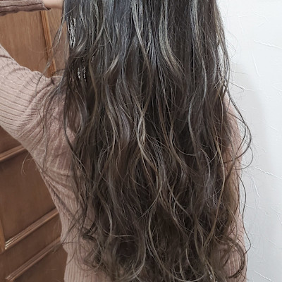 カット＋グラデーションカラーブリーチカラー