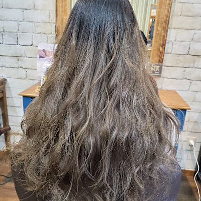 カット＋グラデーションカラーブリーチカラー