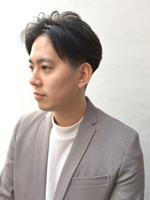 ３０代４０代大人メンズ髪型センターパートツーブロックスタイル