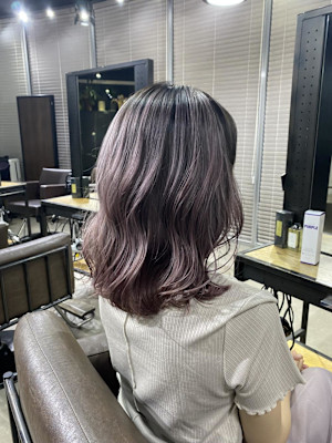 外国人風バレイヤージュ　ハイライトカラー　アッシュベージュ