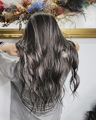 外国人風バレイヤージュ　ハイライトカラー　アッシュベージュ